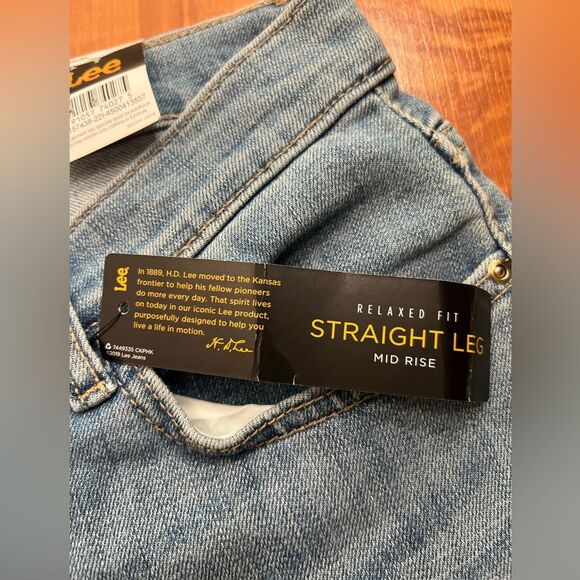 Lee Women's Classic Blue Straight Leg Mid Rise Jeans NWT size 4 - Picture 7 of 12